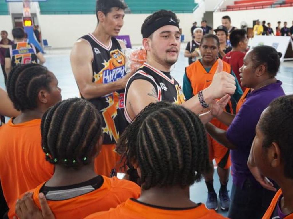 Mario Lawalata Semangati Pebasket Muda Fokus dengan Prestasi Meski Pandemi Mario Lawalata Semangati Pebasket Muda Fokus dengan Prestasi Meski Pandemi
