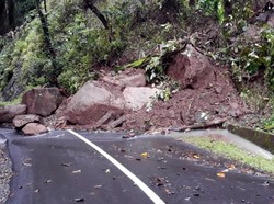 Geopark Ciletuh Longsor, Wisatawan Nggak Bisa Pulang