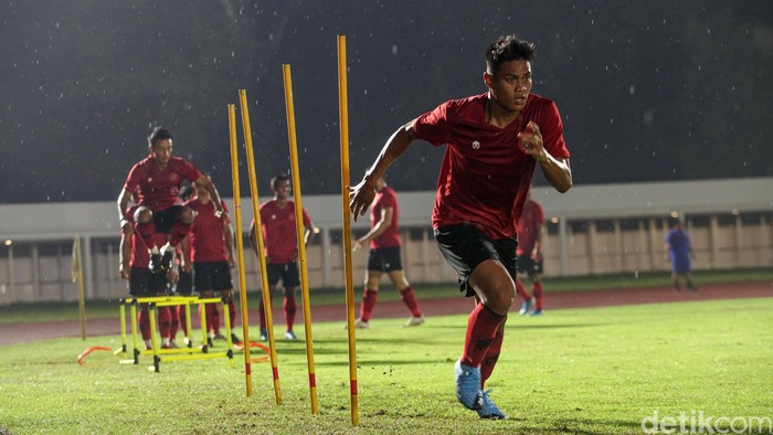 Timnas Indonesia melakukan sesi latihan ketiga di Lapangan Madya, Jakarta, Senin (17/2/2020). Latihan dipimpin langsung oleh Shin Tae Yong.