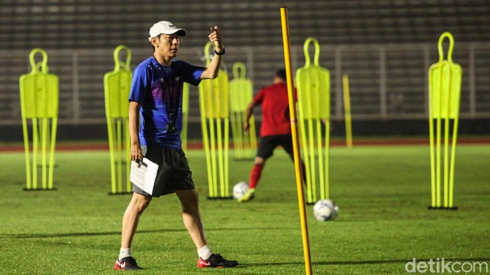 Timnas Indonesia melakukan sesi latihan ketiga di Lapangan Madya, Jakarta, Senin (17/2/2020). Latihan dipimpin langsung oleh Shin Tae Yong.