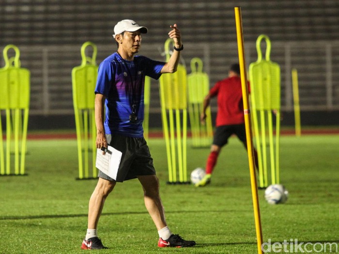 Timnas Indonesia melakukan sesi latihan ketiga di Lapangan Madya, Jakarta, Senin (17/2/2020). Latihan dipimpin langsung oleh Shin Tae Yong.