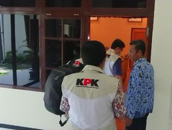 KPK Geledah Gedung DPRD Tulungagung