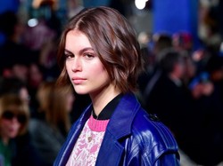 Posting Foto Cedera Lengan, Kaia Gerber Malah Bikin Salfok