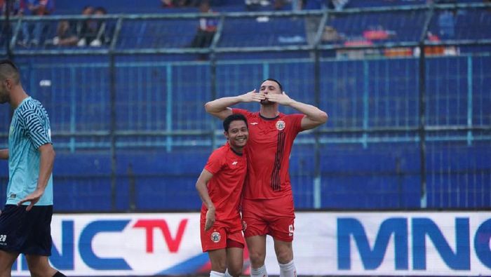 Marko Simic Evan Dimas Persija Jakarta Marko Simic melakukan selebrasi gol Persija Jakarta bersama Evan Dimas di Stadion Kanjuruhan, Malang.