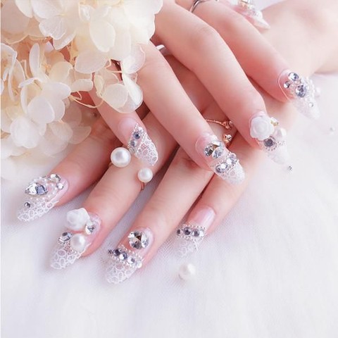 Tampil Maksimal Di Hari Pernikahan Dengan 5 Inspirasi Nail Art Berikut beautynesia