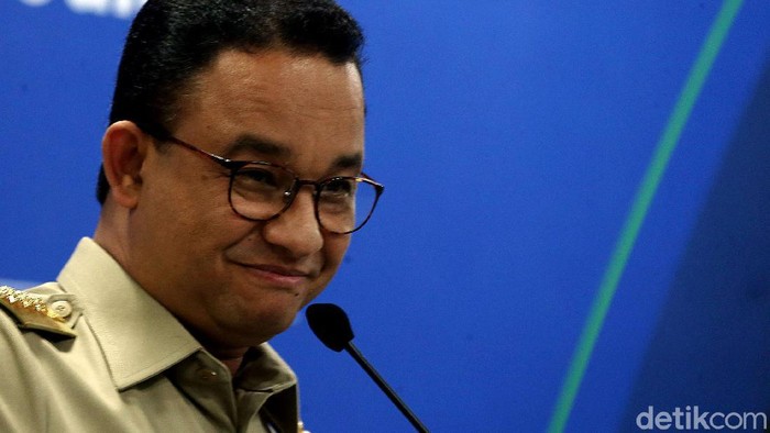 Gubernur DKI Jakarta Anies Baswedan menghadiri penandatanganan kontrak untuk melanjutkan pembangunan proyek jalur MRT dari Bundaran HI menuju Harmoni.