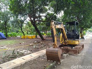 Pakai 100 Drum dan Ekskavator, Pembersihan Radioaktif di Tangsel Lanjut Pakai 100 Drum dan Ekskavator, Pembersihan Radioaktif di Tangsel Lanjut