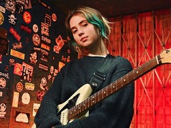 Clairo Janji Ajak Ibu Tonton Aksinya di Glastonbury