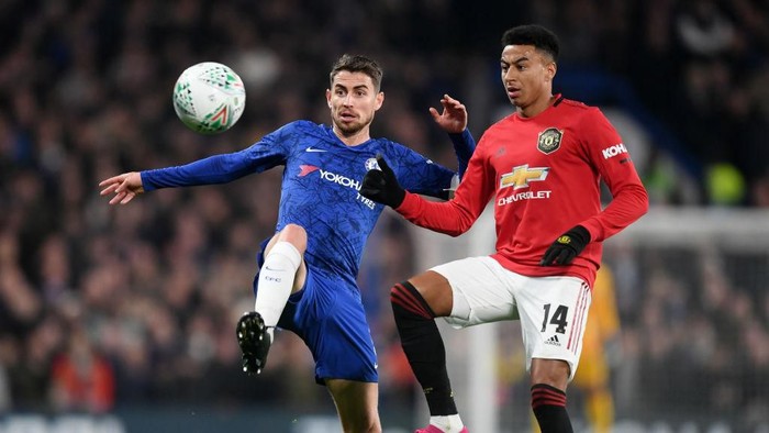 LONDON, ENGLAND - OCTOBER 30: Jorginho of Chelsea battles for possession with Jesse Lingard of Manchester United during the Carabao Cup Round of 16 match between Chelsea and Manchester United at Stamford Bridge on October 30, 2019 in London, England. (Photo by Michael Regan/Getty Images)