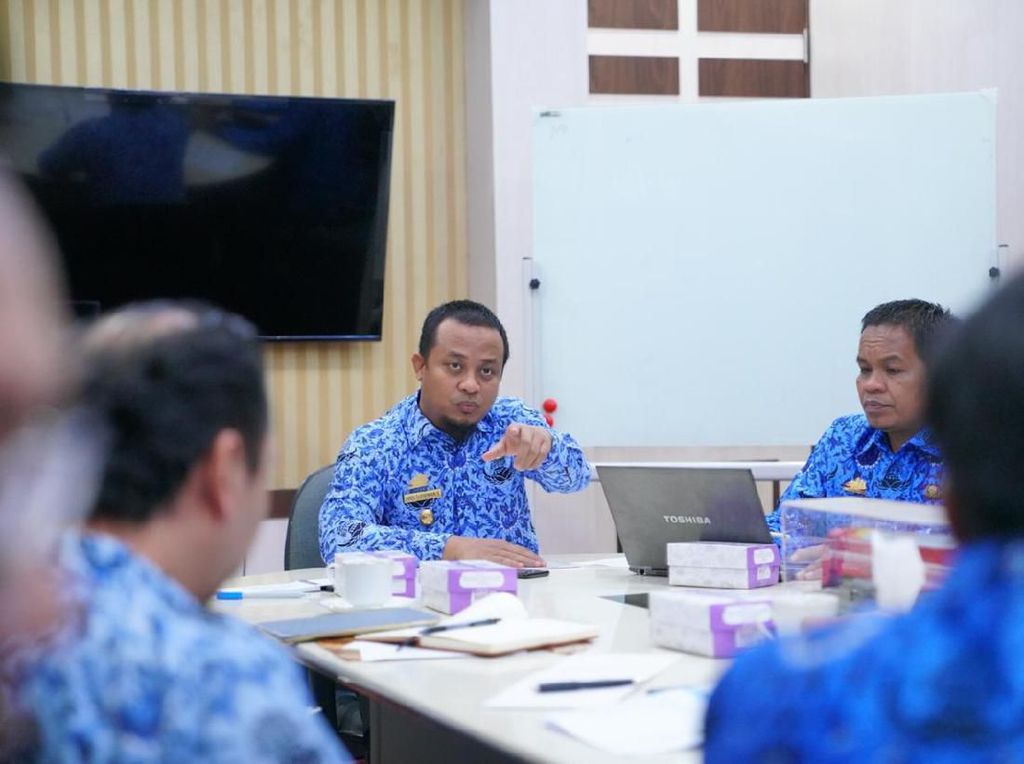 Wagub Sulsel Panggil Disdik Terkait Mutasi Kepala SMA/SMK di Daerah Wagub Sulsel Panggil Disdik Terkait Mutasi Kepala SMA/SMK di Daerah