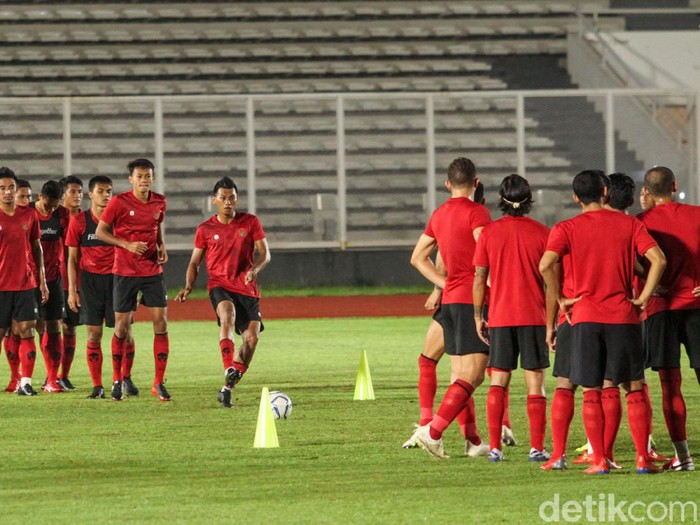 Timnas Indonesia melakukan sesi latihan ketiga di Lapangan Madya, Jakarta, Senin (17/2/2020). Latihan dipimpin langsung oleh Shin Tae Yong.