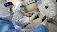 Potret Tak Kenal Lelah Tim Medis Tangani Pasien Corona