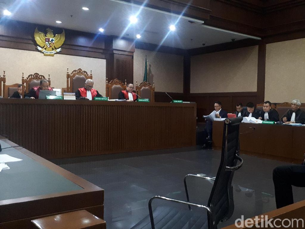 Terungkap Adanya Lobi Ibu Menteri di Sidang Suap Impor Bawang Putih Terungkap Adanya Lobi Ibu Menteri di Sidang Suap Impor Bawang Putih