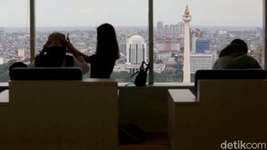 Menikmati Jakarta dari Puncak Perpustakaan Tertinggi di Dunia