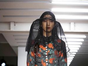Efek Virus Corona, Desainer dan Buyers China Absen di London Fashion Week