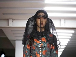 Efek Virus Corona, Desainer dan Buyers China Absen di London Fashion Week Efek Virus Corona, Desainer dan Buyers China Absen di London Fashion Week