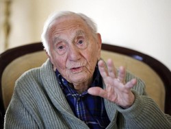 Sahabat Ernest Hemingway Meninggal di Usia 102 Tahun