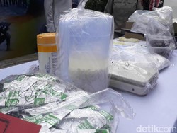 Banyak Obat Farmasi di Pabrik Sabu Pasuruan, Ada Apotek Terlibat?