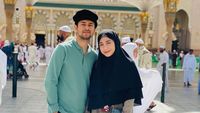 Gaya Nagita Slavina Bercadar Saat Umrah, Bikin Pangling