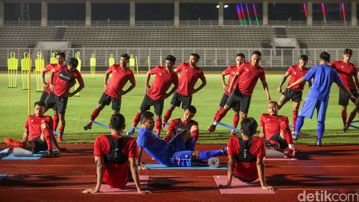Timnas Indonesia melakukan sesi latihan ketiga di Lapangan Madya, Jakarta, Senin (17/2/2020). Latihan dipimpin langsung oleh Shin Tae Yong.