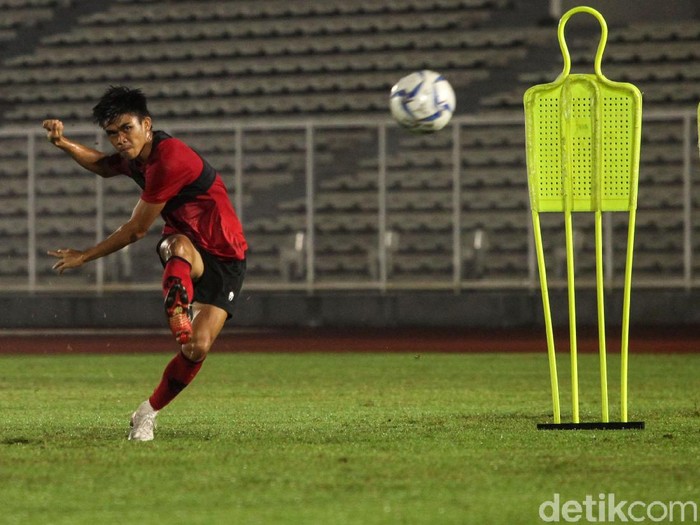 Timnas Indonesia melakukan sesi latihan ketiga di Lapangan Madya, Jakarta, Senin (17/2/2020). Latihan dipimpin langsung oleh Shin Tae Yong.