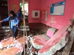 Dua Ruangan SD di Padalarang Jebol Diterjang Banjir
