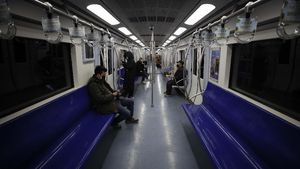 Akibat Corona, Kereta Beijing Sepi di Jam Sibuk