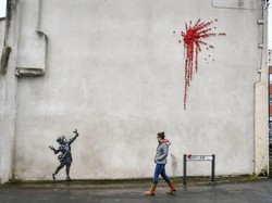 Mural Hari Valentine Banksy Dirusak Orang Tak Dikenal