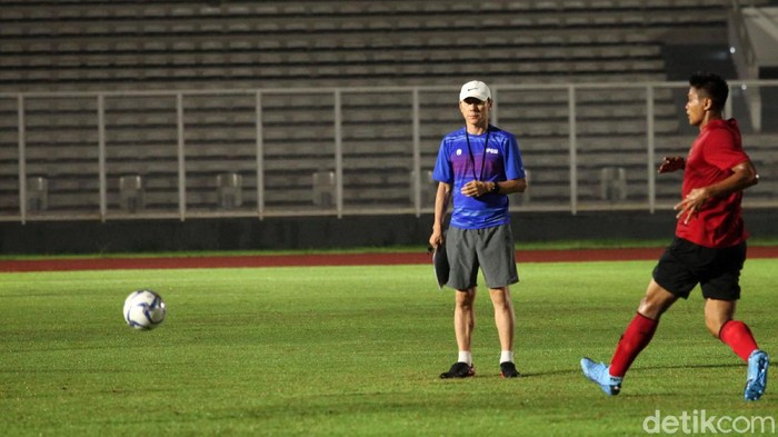 Timnas Indonesia melakukan sesi latihan ketiga di Lapangan Madya, Jakarta, Senin (17/2/2020). Latihan dipimpin langsung oleh Shin Tae Yong.