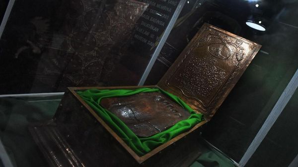 Menengok Beragam Benda Peninggalan Rasulullah SAW di Banten Menengok Beragam Benda Peninggalan Rasulullah SAW di Banten