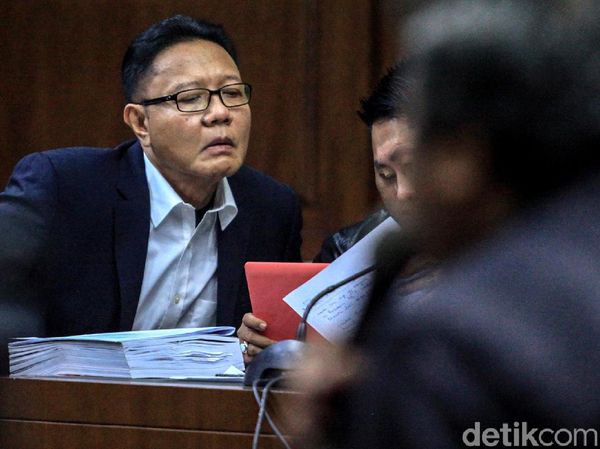 Ekspresi Nyoman Dhamantra di Sidang Suap Impor Bawang Putih