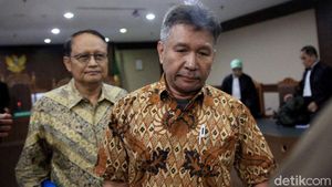 Didakwa Rugikan Negara Rp 35 T, Eks Bos BP Migas Tertunduk Lesu