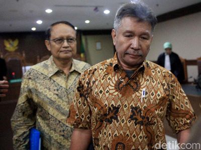 Didakwa Rugikan Negara Rp 35 T, Eks Bos BP Migas Tertunduk Lesu