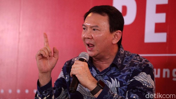 Ahok Luncurkan Buku Panggil Saya BTP Mantan Gubernur DKI Jakarta Basuki Tjahaja Purnama alias Ahok meluncurkan buku Panggil Saya BTP di Gedung Tempo, Palmerah, Jakarta Selatan, Senin (17/2/2020).