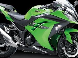 Keren! Bang Enjoy Jualan Martabak Pakai Motor Sport Rp 60 Jutaan