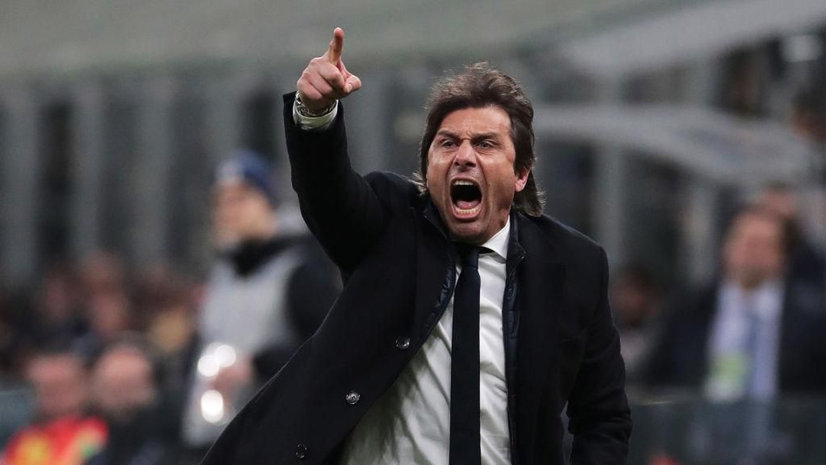 Antonio Conte menilai Inter Milan kalah dari Lazio karena kesalahan lini belakang mereka (Foto: Emilio Andreoli/Getty Images)
