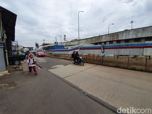 Kondisi Jl Galaxy I-Cikunir Raya Bekasi yang Bakal Ditutup Gegara Proyek KCIC Kondisi Jl Galaxy I-Cikunir Raya Bekasi yang Bakal Ditutup Gegara Proyek KCIC