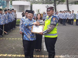 Gendong Warga Terserang Jantung, Bripka Sigit Raih Penghargaan Ombudsman