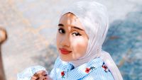Mirip Banget, Hijabers Ini Sampai Sempat Dikira Ariana Grande Berhijab