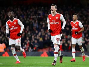 Gol Luar Biasa Oezil Pecahkan Rekor di Liga Inggris