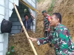 Hujan Deras, Rumah Warga Trenggalek Jebol Diterjang Longsor