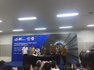 Disaksikan Anies, Kontrak Proyek MRT HI-Kota Diteken