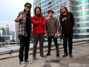 Doa Personel Steven & Coconut Treez Iringi Kepergian Tepeng Doa Personel Steven & Coconut Treez Iringi Kepergian Tepeng