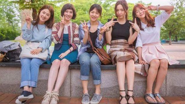 Gak Melulu Soal Cinta, 5 Drama Korea Ini Punya Cerita Friendship Goals!