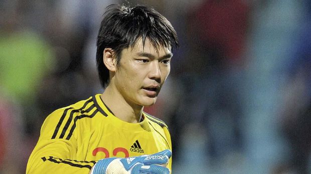 Zeng Cheng pemain kelahiran Wuhan yang pernah membela Persebaya. (FRANCK FIFE / AFP)