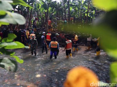 DPU Kota Bandung Bangun Tanggul Sementara Cegah Banjir