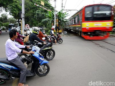Palang Pintu KA Rusak Ancam Keselamatan Pengendara