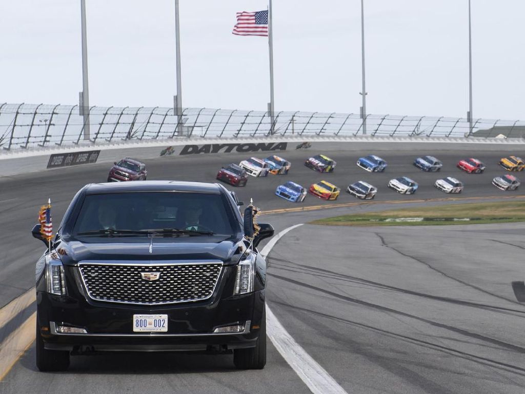 Mobil Anti Peluru Donald Trump Buka Balapan Nascar Mobil Anti Peluru Donald Trump Buka Balapan Nascar