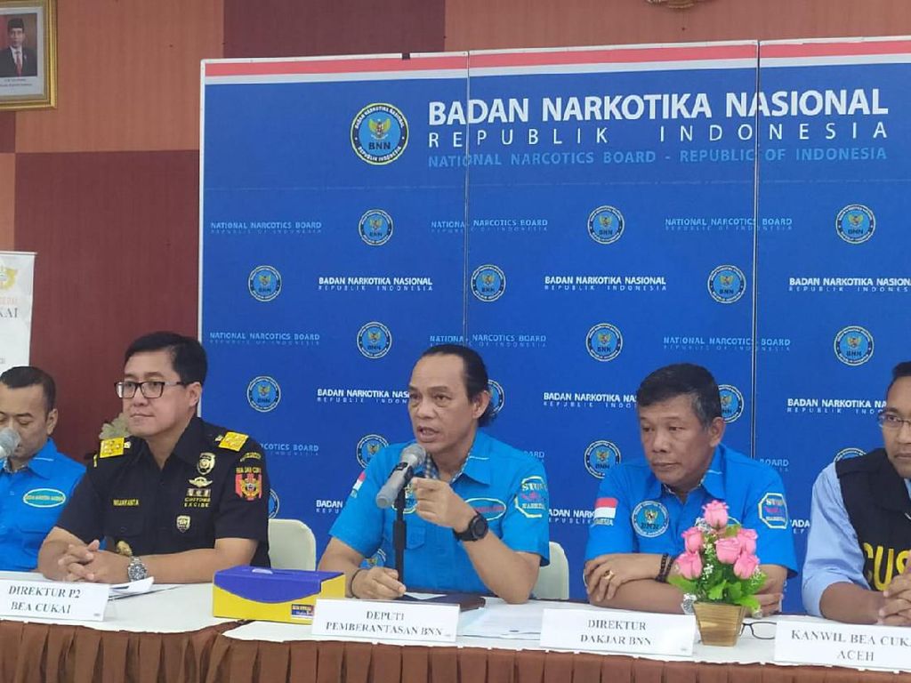 BNN Ungkap Penyelundupan 34 Kg Sabu-2.000 Pil Ekstasi Jaringan Malaysia BNN Ungkap Penyelundupan 34 Kg Sabu-2.000 Pil Ekstasi Jaringan Malaysia