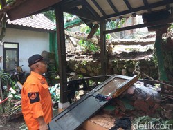 Air Bah Rusak 10 Rumah di Padalarang Bandung Barat